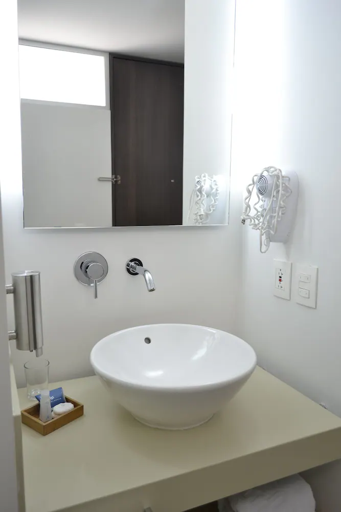 Bathroom sink