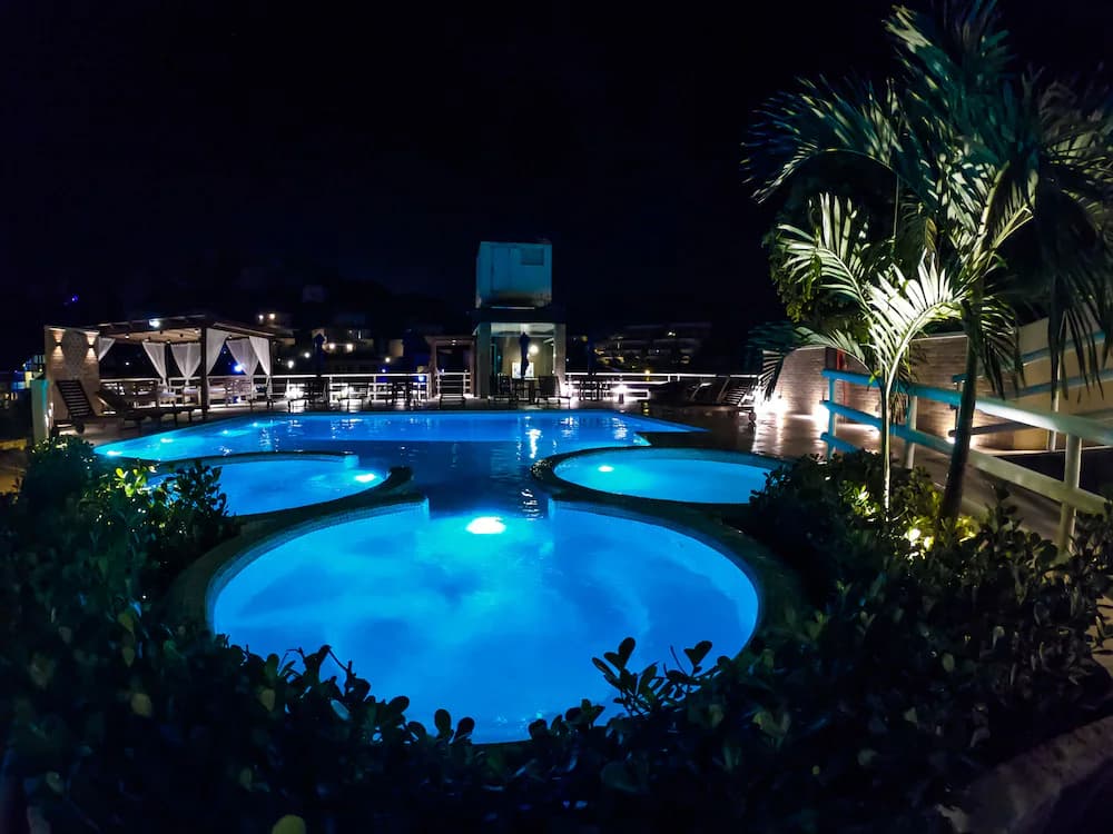Outdoor spa tub