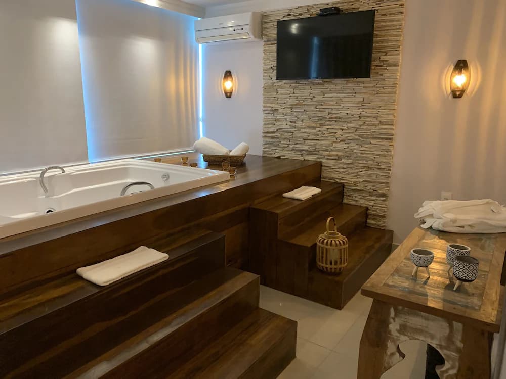 Private spa tub