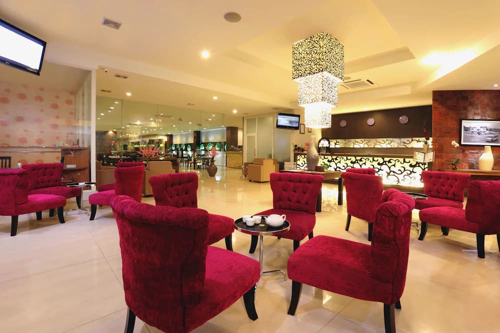 Lobby lounge