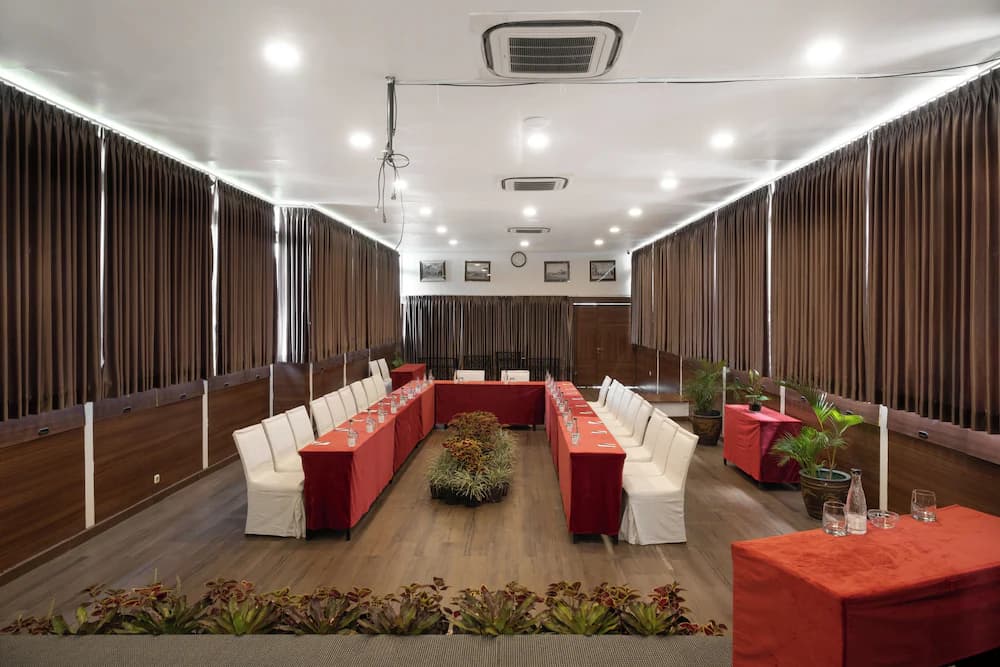 Meeting facility