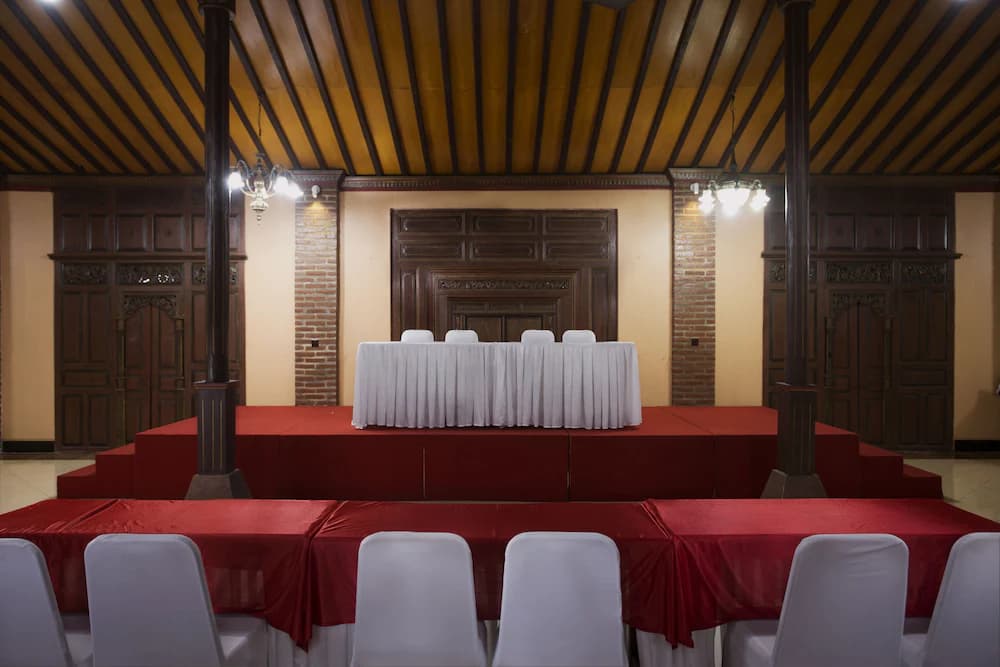 Banquet hall