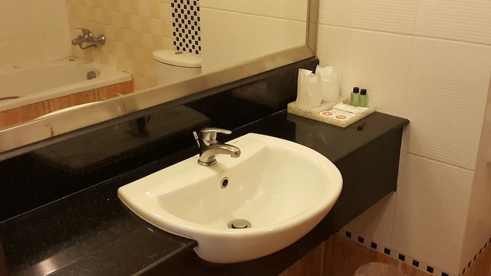 Bathroom sink