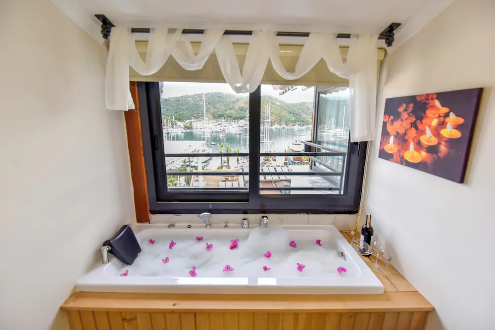 Jetted tub