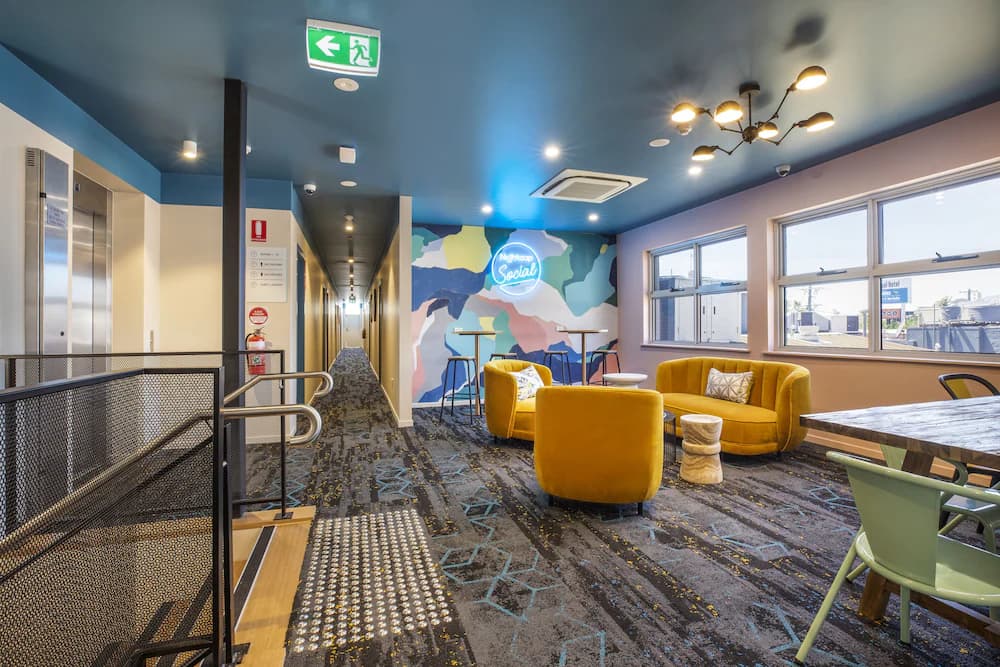 Lobby lounge