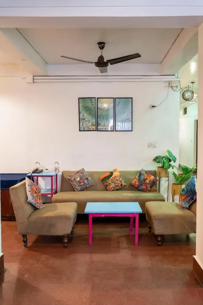 Lobby lounge