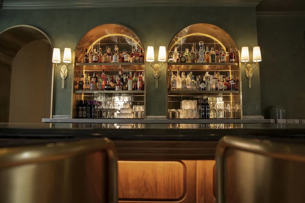 Lobby lounge