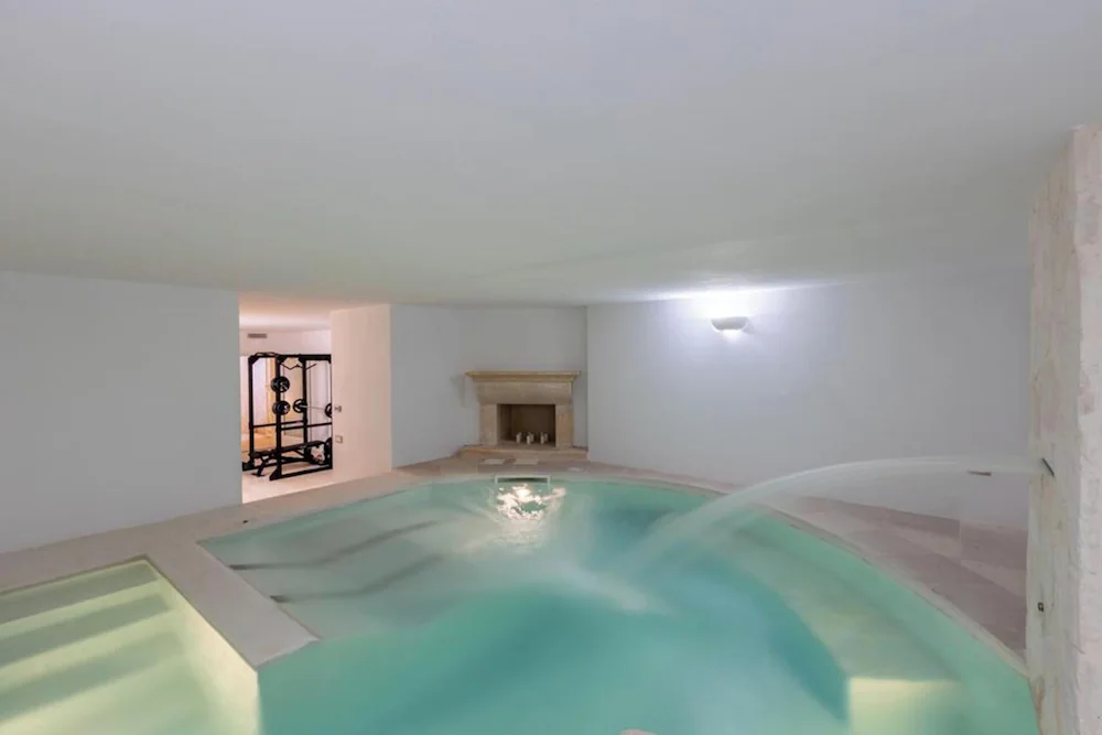 Private spa tub