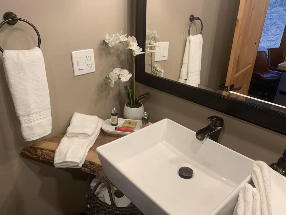 Bathroom sink