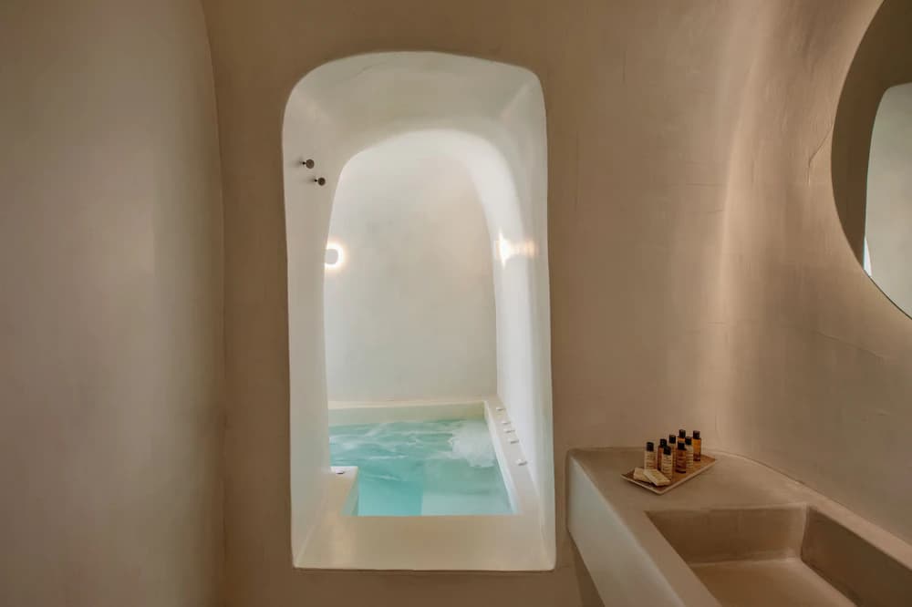 Private spa tub