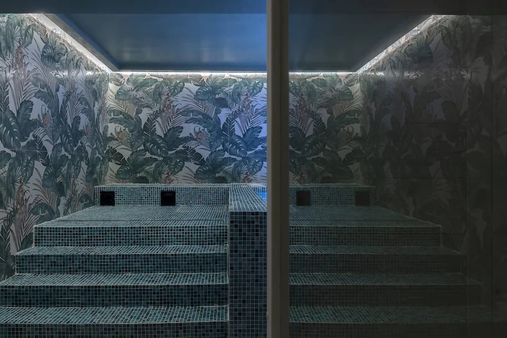 Private spa tub