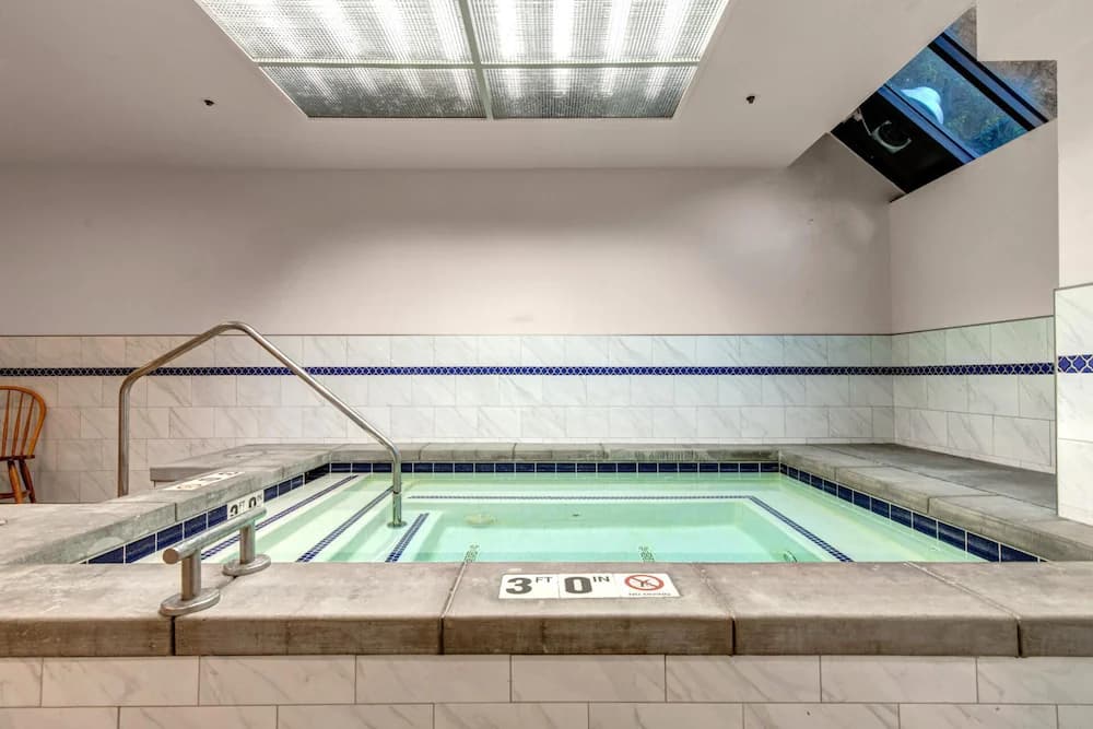 Indoor spa tub