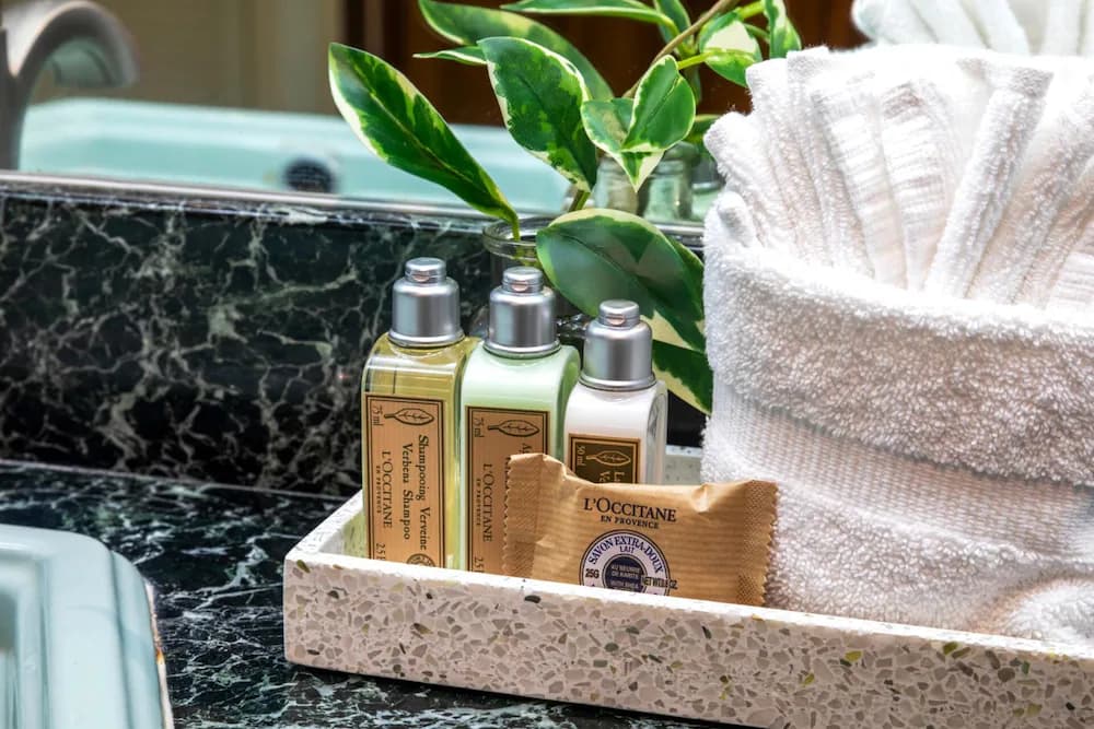 Bathroom amenities