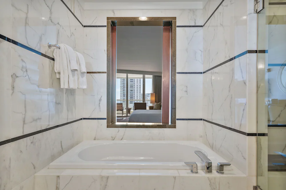 Jetted tub