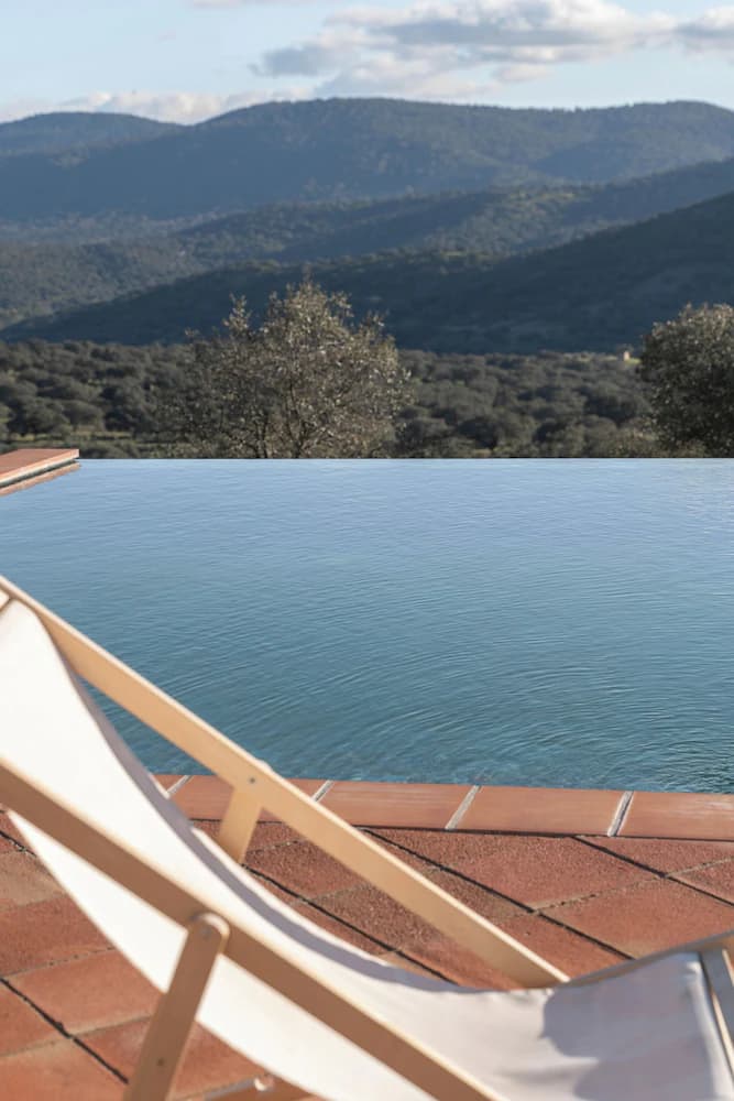Infinity pool