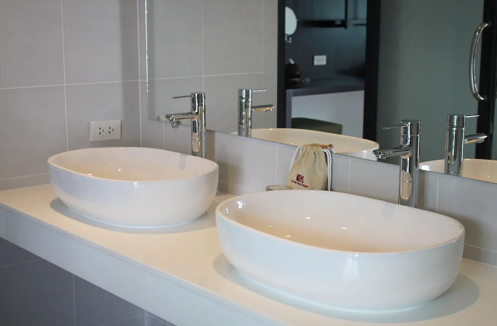 Bathroom sink
