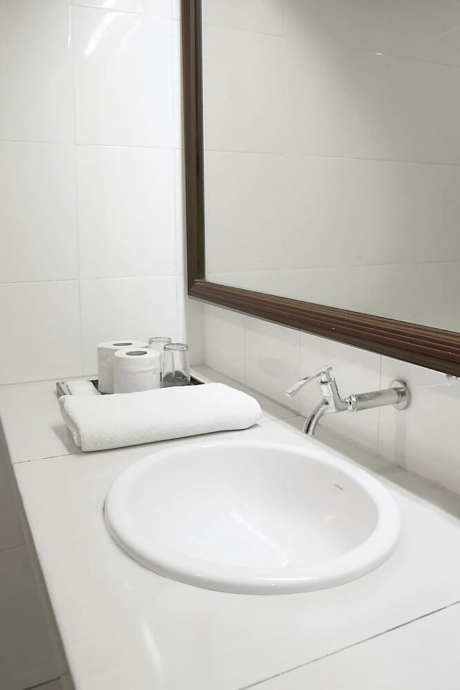 Bathroom sink