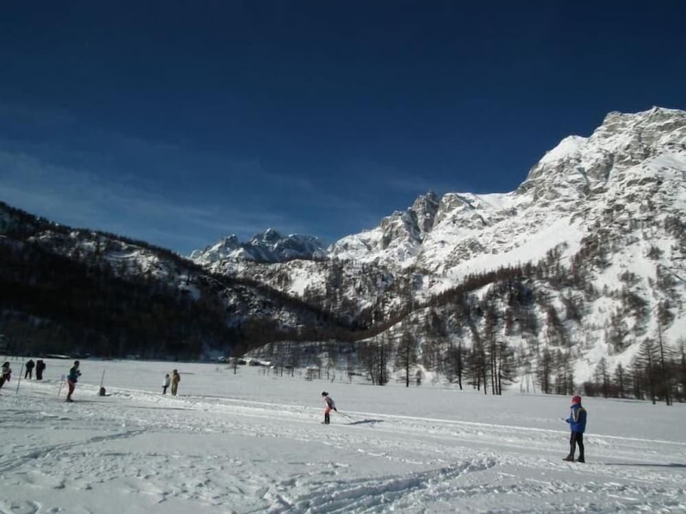 Snow and ski sports