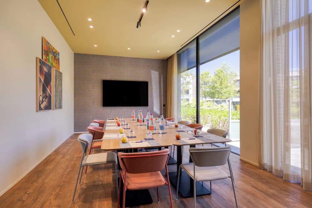 Meeting facility