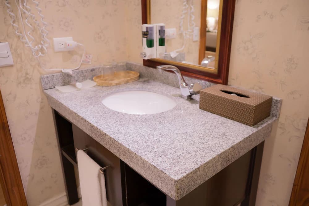 Bathroom sink