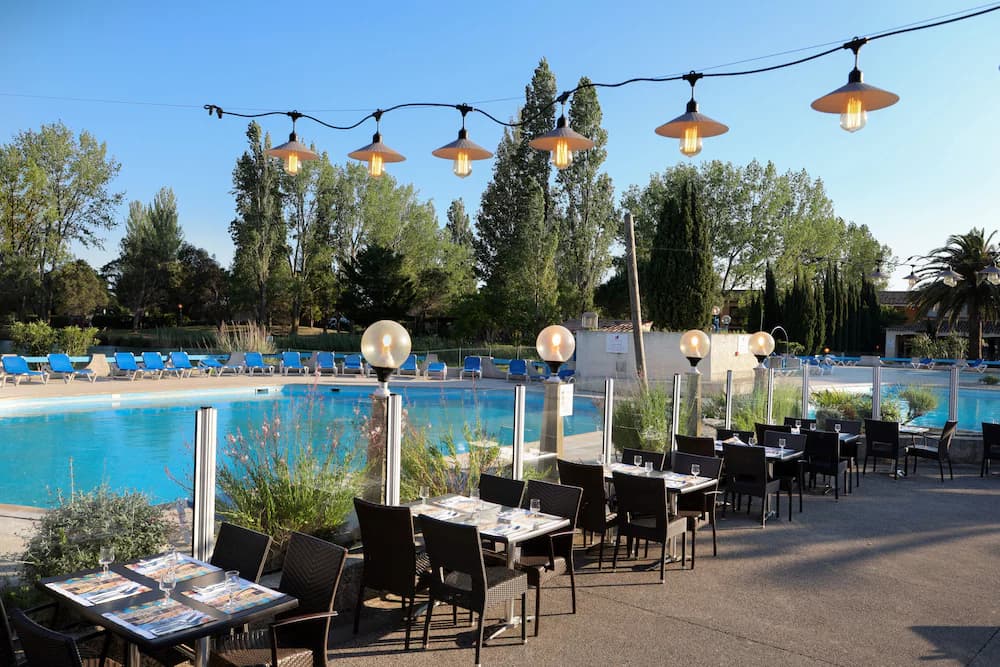 Poolside bar