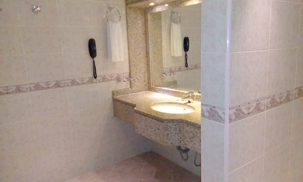Bathroom sink