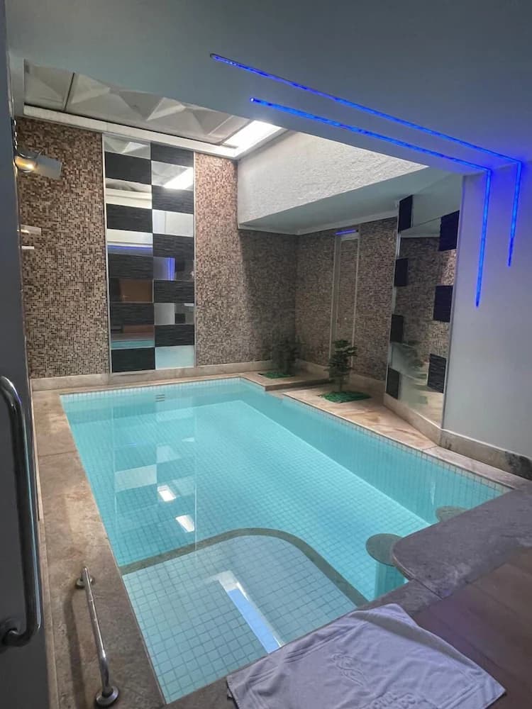 Private pool