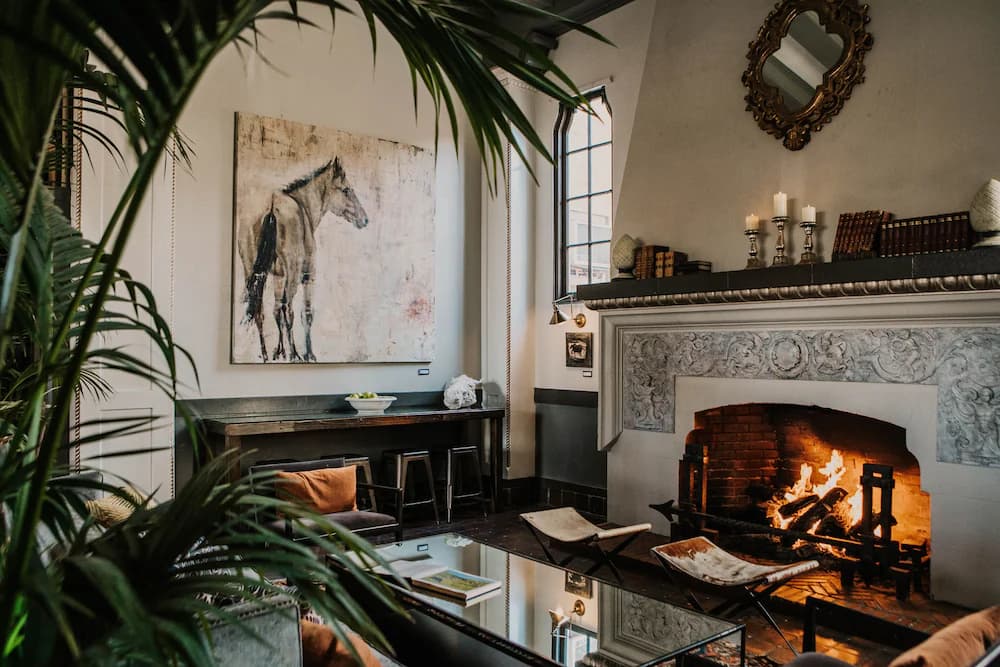 Lobby lounge