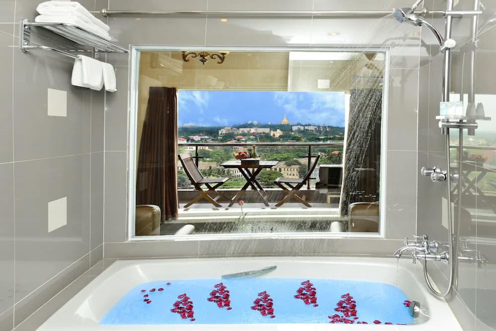 Jetted tub