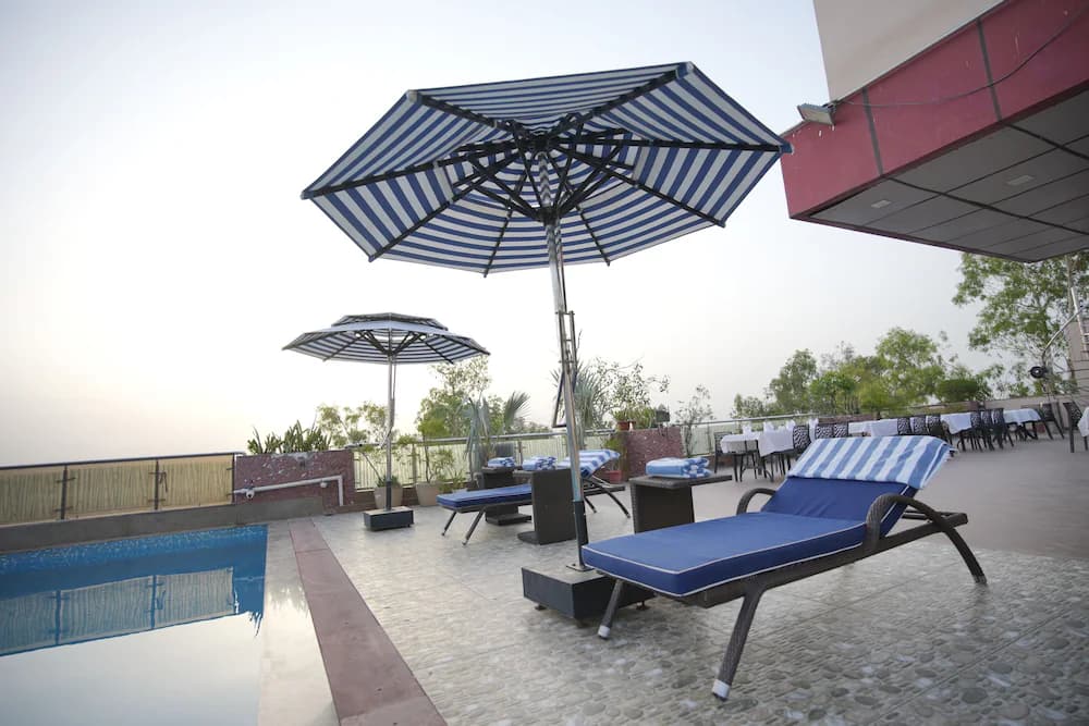 Rooftop pool