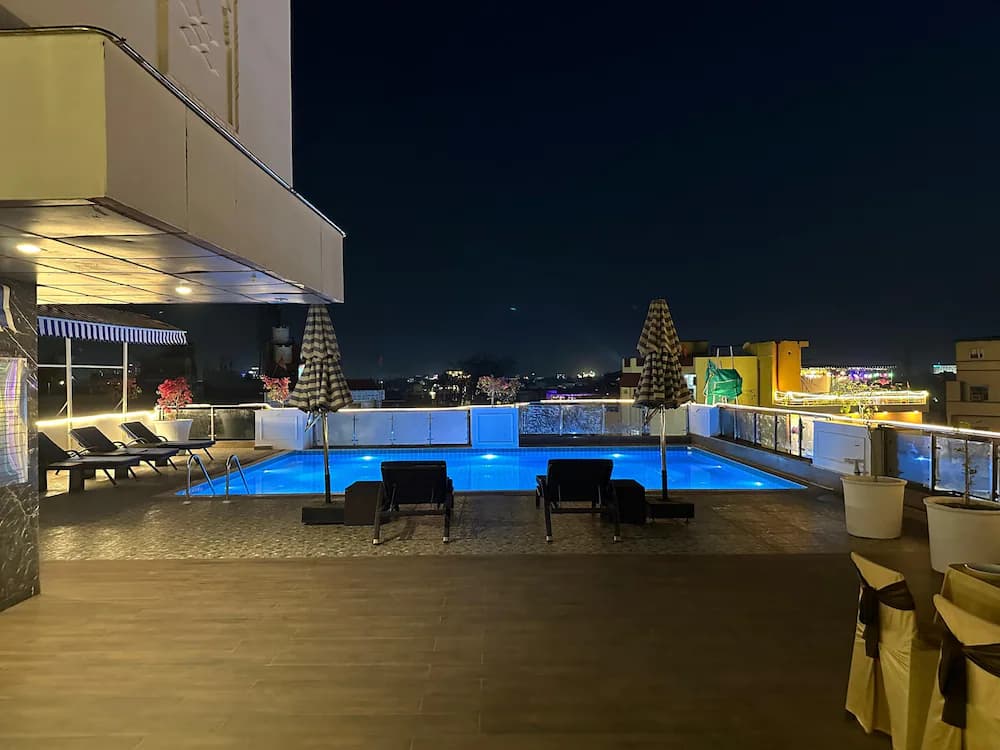 Rooftop pool