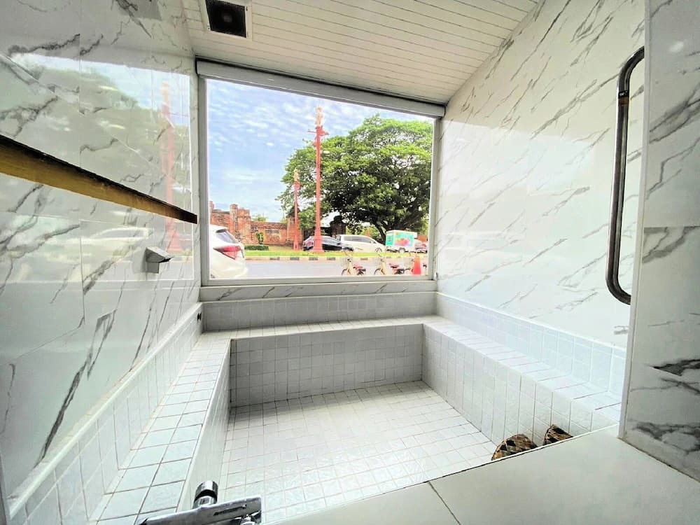 Indoor spa tub