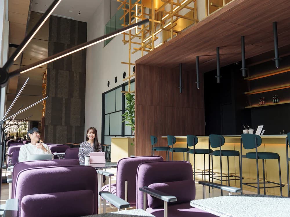 Lobby lounge