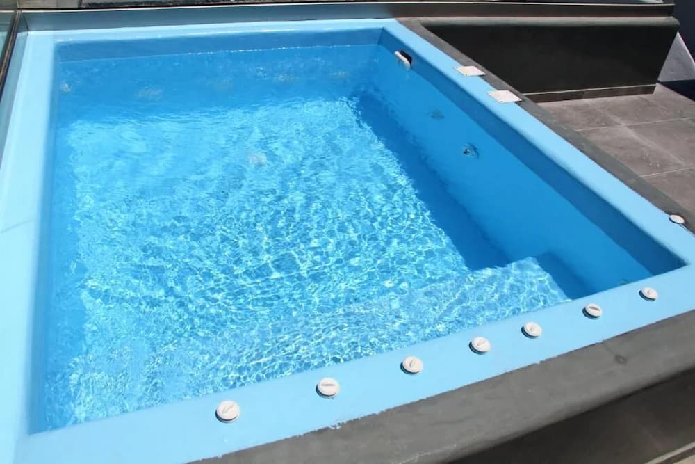 Private spa tub