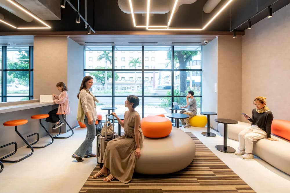 Lobby lounge