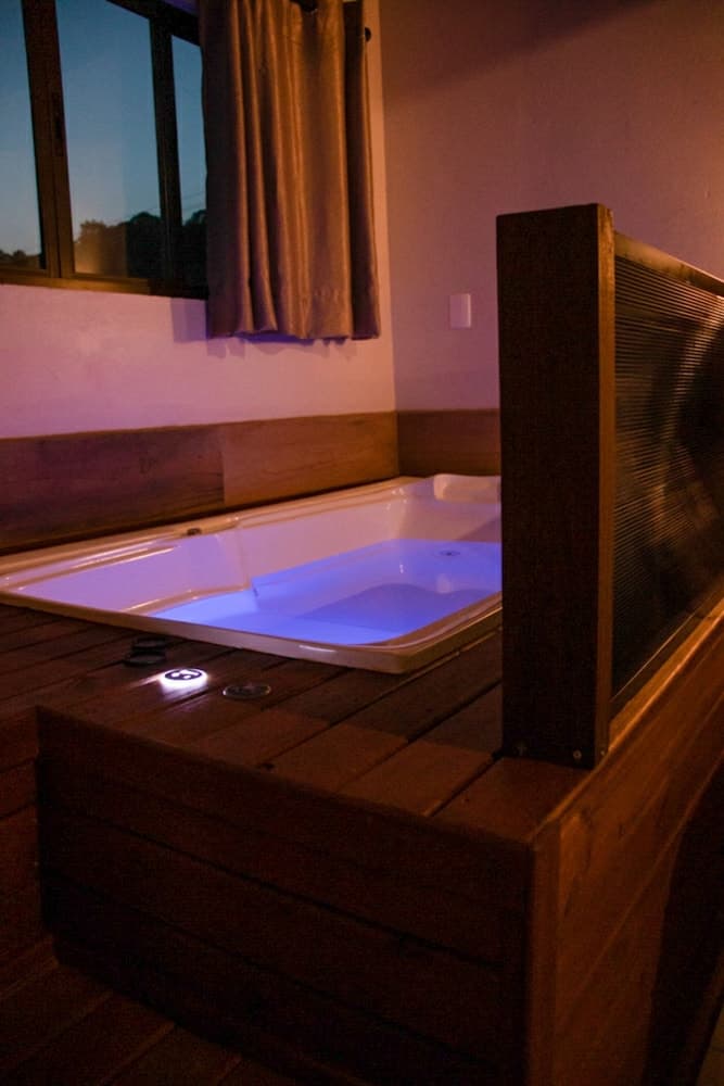 Private spa tub