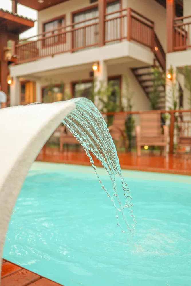 Pool waterfall