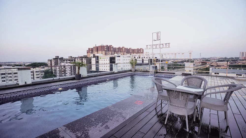 Infinity pool