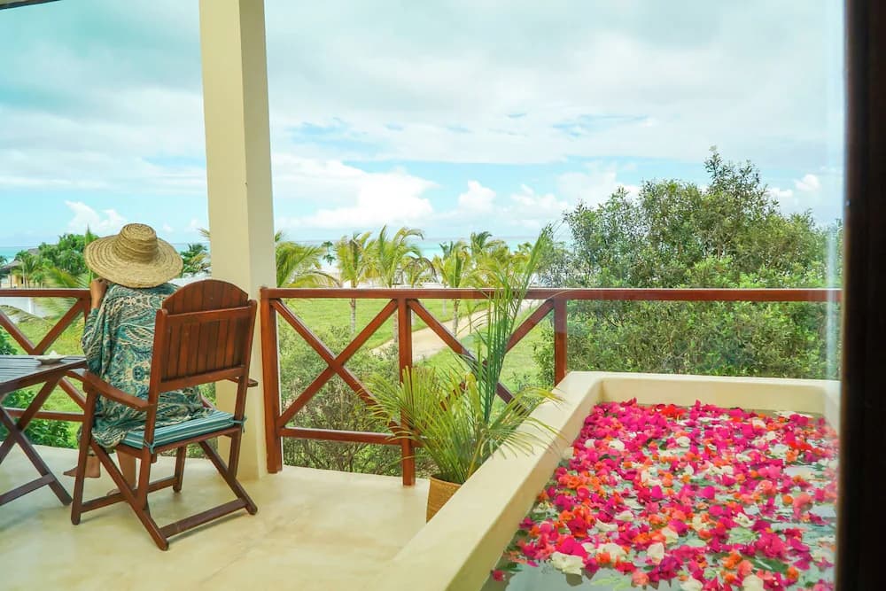 Private spa tub