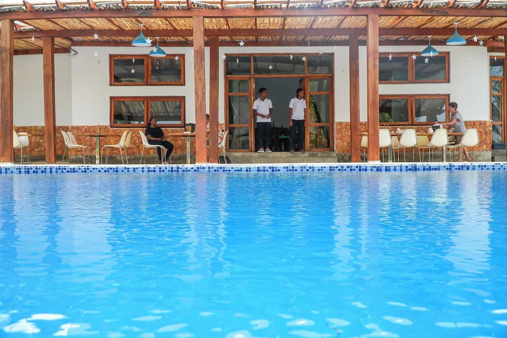 Poolside bar