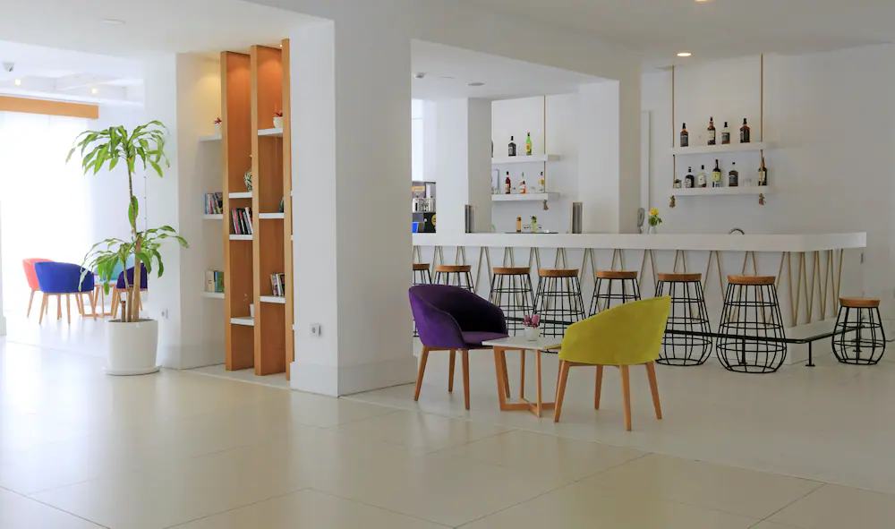 Lobby lounge