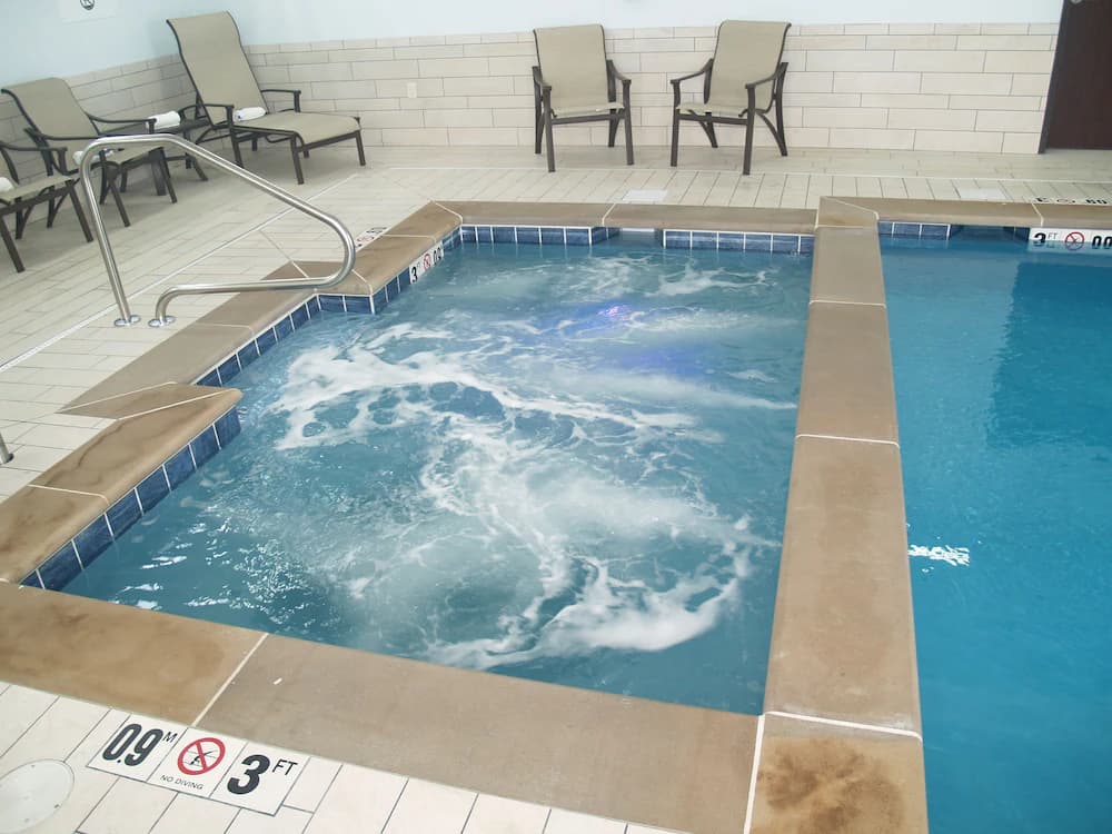 Indoor spa tub