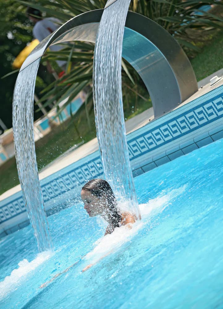 Pool waterfall