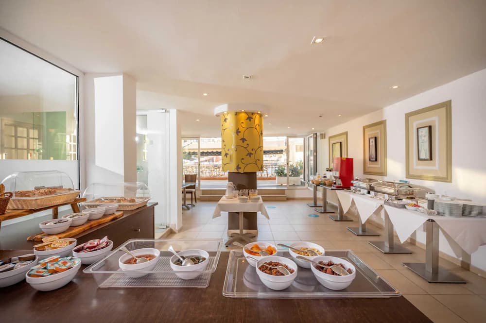 Breakfast buffet