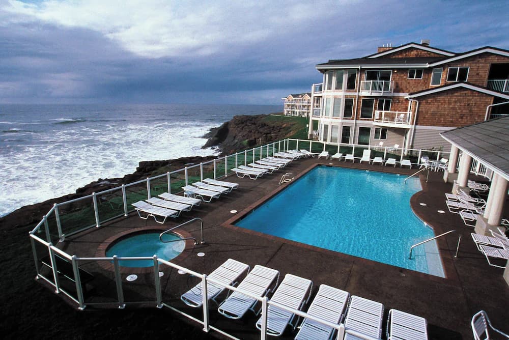 Indoor/outdoor pool