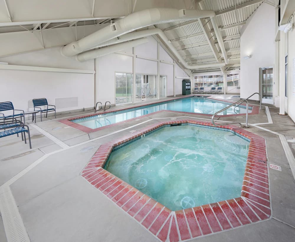 Indoor spa tub