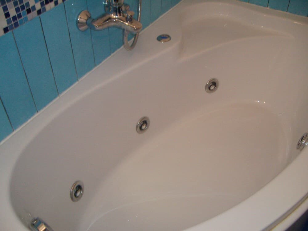 Jetted tub