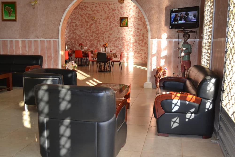 Lobby lounge