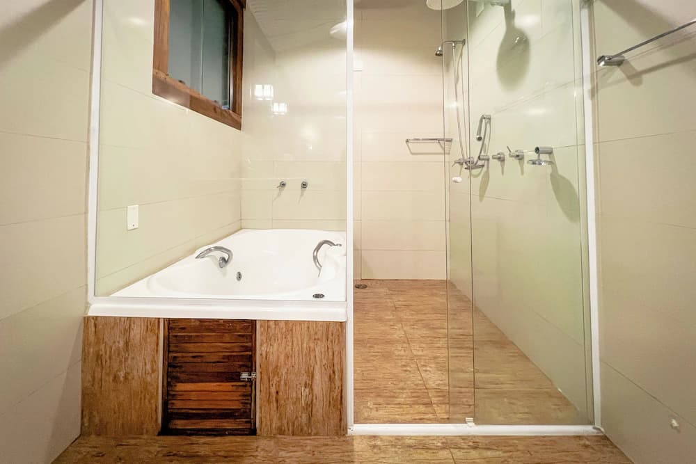 Private spa tub