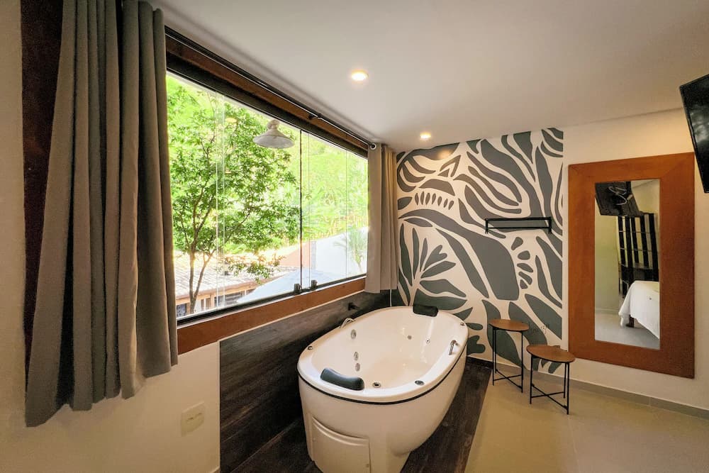 Private spa tub